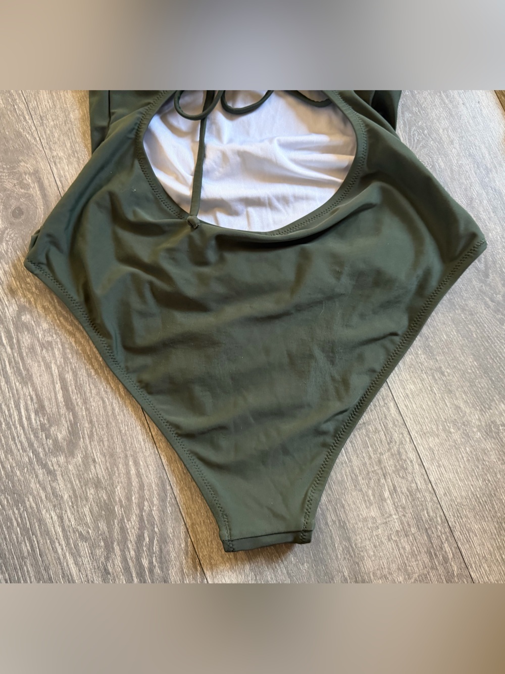 Cupshe Ruffled V-Neck Tummy Control One-Piece Swimsuit in Olive Green. Size M - Picture 5 of 12